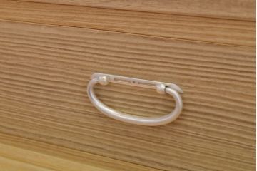 中古　伝統工芸士　頓所芳男作　かくし付き　煌びやかな金具が美しい桐箪笥(胴厚、桐たんす、和タンス、衣装箪笥、収納箪笥、着物箪笥)(R-060432)