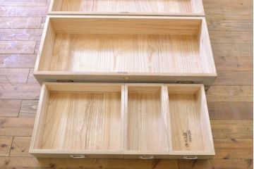 中古　伝統工芸士　頓所芳男作　かくし付き　煌びやかな金具が美しい桐箪笥(胴厚、桐たんす、和タンス、衣装箪笥、収納箪笥、着物箪笥)(R-060432)