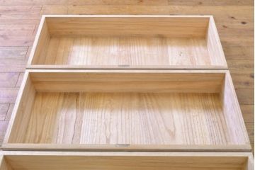 中古　伝統工芸士　頓所芳男作　かくし付き　煌びやかな金具が美しい桐箪笥(胴厚、桐たんす、和タンス、衣装箪笥、収納箪笥、着物箪笥)(R-060432)