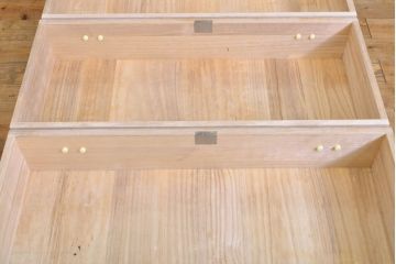 中古　伝統工芸士　頓所芳男作　かくし付き　煌びやかな金具が美しい桐箪笥(胴厚、桐たんす、和タンス、衣装箪笥、収納箪笥、着物箪笥)(R-060432)