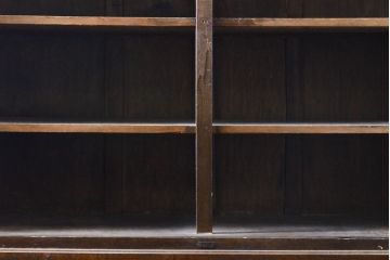 和製アンティーク　大正ロマン　ナラ材　木製の取っ手がレトロな雰囲気を醸し出す二段重ねキャビネット(本箱、ブックケース、食器棚、収納棚、戸棚、カップボード)(R-060433)