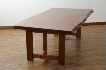 中古　美品　岩手岩泉・純木家具　栓(セン)材　三枚はぎ合わせ　セミブックマッチ　風格漂うダイニングテーブル(4人掛け、6人掛け、食卓、座卓、リビングテーブル、センターテーブル)(定価約50万円)(R-060434)