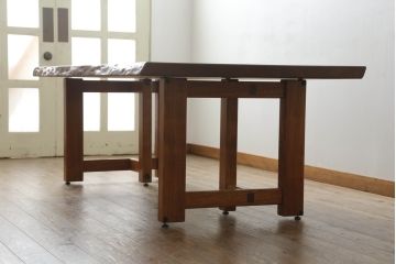 中古　美品　岩手岩泉・純木家具　栓(セン)材　三枚はぎ合わせ　セミブックマッチ　風格漂うダイニングテーブル(4人掛け、6人掛け、食卓、座卓、リビングテーブル、センターテーブル)(定価約50万円)(R-060434)