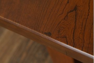 中古　美品　岩手岩泉・純木家具　栓(セン)材　三枚はぎ合わせ　セミブックマッチ　風格漂うダイニングテーブル(4人掛け、6人掛け、食卓、座卓、リビングテーブル、センターテーブル)(定価約50万円)(R-060434)