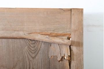アンティーク建具　松本地方　存在感を放つ上手金具が立派な蔵戸1枚(板戸、玄関戸、引き戸)(R-060436)