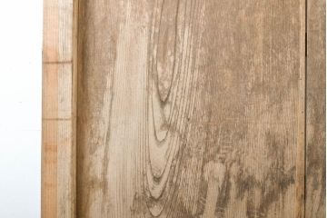 アンティーク建具　松本地方　存在感を放つ上手金具が立派な蔵戸1枚(板戸、玄関戸、引き戸)(R-060436)