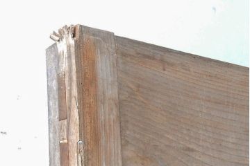 アンティーク建具　松本地方　存在感を放つ上手金具が立派な蔵戸1枚(板戸、玄関戸、引き戸)(R-060436)