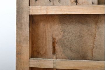 アンティーク建具　松本地方　存在感を放つ上手金具が立派な蔵戸1枚(板戸、玄関戸、引き戸)(R-060436)