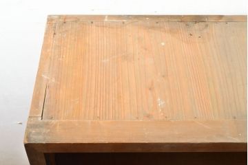 和製アンティーク　シンプルなデザインがお部屋に取り入れやすい飾り棚(陳列棚、オープンラック、サイドボード、サイドキャビネット、店舗什器)(R-060438)