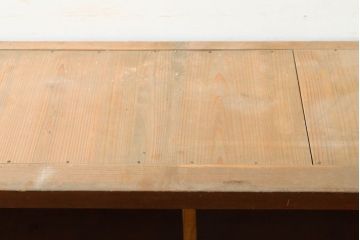 和製アンティーク　シンプルなデザインがお部屋に取り入れやすい飾り棚(陳列棚、オープンラック、サイドボード、サイドキャビネット、店舗什器)(R-060438)