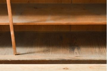 和製アンティーク　シンプルなデザインがお部屋に取り入れやすい飾り棚(陳列棚、オープンラック、サイドボード、サイドキャビネット、店舗什器)(R-060438)