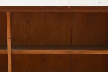 和製アンティーク　シンプルなデザインがお部屋に取り入れやすい飾り棚(陳列棚、オープンラック、サイドボード、サイドキャビネット、店舗什器)(R-060438)