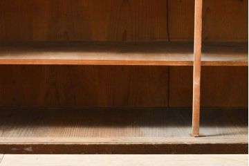 和製アンティーク　シンプルなデザインがお部屋に取り入れやすい飾り棚(陳列棚、オープンラック、サイドボード、サイドキャビネット、店舗什器)(R-060438)