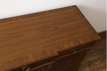 中古　美品　DREXEL HERITAGE(ドレクセルヘリテイジ)　Cameo Classics(キャメオクラシックス)　エレガントな佇まいが魅力的なクリデンザ(クレデンザ、サイドボード、収納棚、サイドキャビネット、戸棚)(定価約115万円)(R-060440)