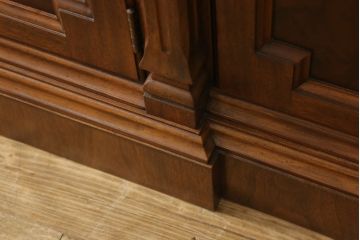中古　美品　DREXEL HERITAGE(ドレクセルヘリテイジ)　Cameo Classics(キャメオクラシックス)　エレガントな佇まいが魅力的なクリデンザ(クレデンザ、サイドボード、収納棚、サイドキャビネット、戸棚)(定価約115万円)(R-060440)