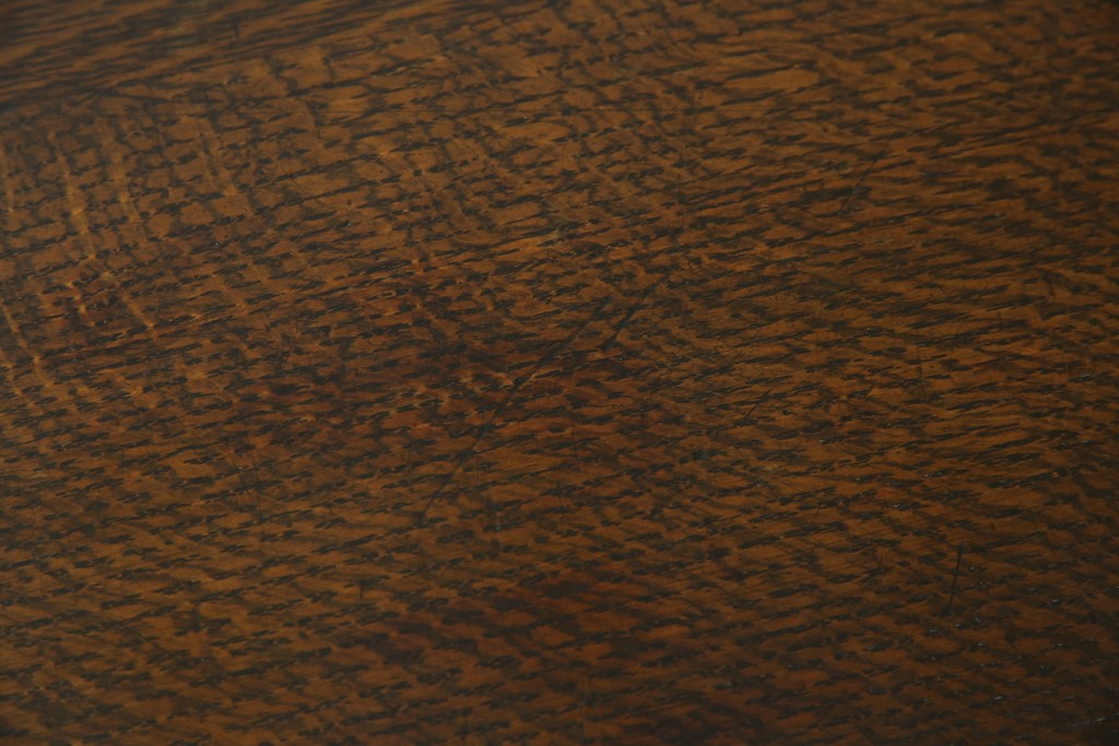 イギリスアンティーク　オーク材　凝った脚のデザインが上品な雰囲気を醸し出すデスク　(R-060441)