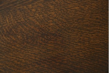 イギリスアンティーク　オーク材　凝った脚のデザインが上品な雰囲気を醸し出すデスク　(R-060441)