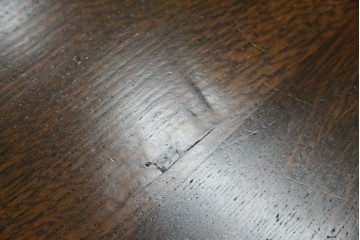 イギリスアンティーク　オーク材　凝った脚のデザインが上品な雰囲気を醸し出すデスク　(R-060441)