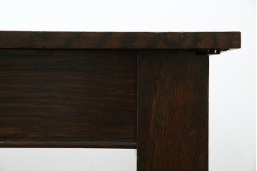 イギリスアンティーク　オーク材　凝った脚のデザインが上品な雰囲気を醸し出すデスク　(R-060441)