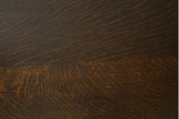 イギリスアンティーク　オーク材　凝った脚のデザインが上品な雰囲気を醸し出すデスク　(R-060441)