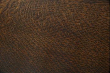 イギリスアンティーク　オーク材　凝った脚のデザインが上品な雰囲気を醸し出すデスク　(R-060441)