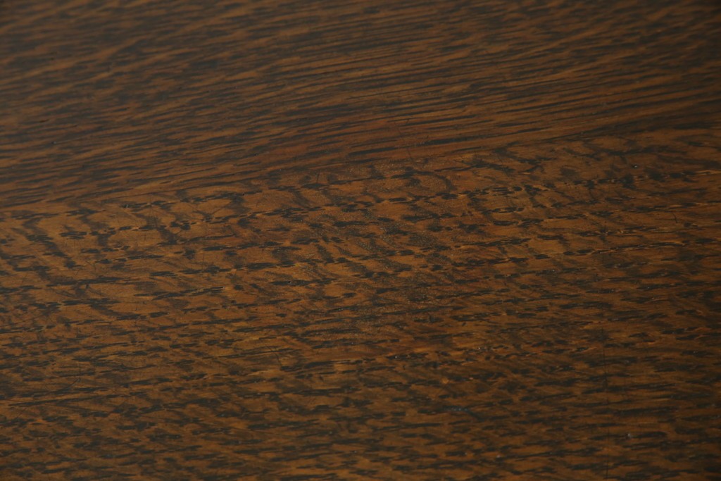 イギリスアンティーク　オーク材　凝った脚のデザインが上品な雰囲気を醸し出すデスク　(R-060441)