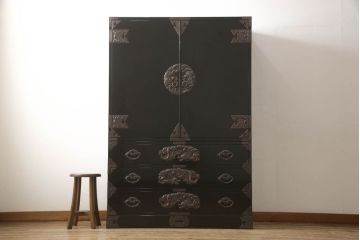 中古　美品　手打ち金具　岩谷堂箪笥　総漆塗り　龍の金具が力強さを感じさせる和箪笥(竜金具　衣装箪笥、整理たんす、着物タンス、収納箪笥、引き出し)(定価約200万円)(R-060442)