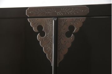 中古　美品　手打ち金具　岩谷堂箪笥　総漆塗り　龍の金具が力強さを感じさせる和箪笥(竜金具　衣装箪笥、整理たんす、着物タンス、収納箪笥、引き出し)(定価約200万円)(R-060442)