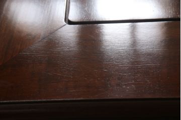 中古　美品　総漆塗り　花梨(カリン)　幕板から脚先にかけての凝ったデザインが魅力的な座卓(ローテーブル)(R-060445)
