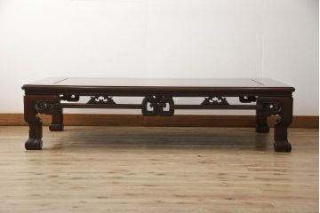 中古　美品　総漆塗り　花梨(カリン)　幕板から脚先にかけての凝ったデザインが魅力的な座卓(ローテーブル)(R-060445)