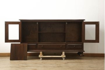 中古　美品　松本民芸家具　シックな佇まいが和洋折衷の空間に取り入れやすいC-型サイドボード(リビングボード、サイドキャビネット)(定価約60万5千円)(R-060447)