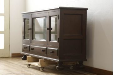 中古　美品　松本民芸家具　シックな佇まいが和洋折衷の空間に取り入れやすいC-型サイドボード(リビングボード、サイドキャビネット)(定価約60万5千円)(R-060447)