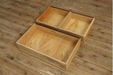 中古　美品　松本民芸家具　シックな佇まいが和洋折衷の空間に取り入れやすいC-型サイドボード(リビングボード、サイドキャビネット)(定価約60万5千円)(R-060447)