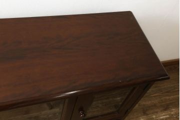 中古　美品　松本民芸家具　シックな佇まいが和洋折衷の空間に取り入れやすいC-型サイドボード(リビングボード、サイドキャビネット)(定価約60万5千円)(R-060447)