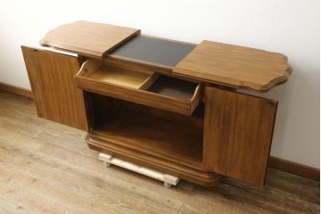 中古　美品　DREXEL HERITAGE(ドレクセルヘリテイジ)　拡張式の天板が付いたサーバー(サイドボード、バーカウンター、バーキャビネット、収納棚)(R-060448)