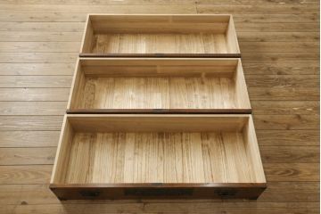 中古　美品　前面欅(ケヤキ)材　玉杢　岩谷堂箪笥　重厚感のある金具が魅力的な重ね箪笥(洋服箪笥、衣装たんす、和タンス、着物箪笥、収納箪笥、引き出し)(R-060454)