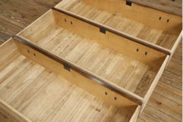 中古　美品　前面欅(ケヤキ)材　玉杢　岩谷堂箪笥　重厚感のある金具が魅力的な重ね箪笥(洋服箪笥、衣装たんす、和タンス、着物箪笥、収納箪笥、引き出し)(R-060454)