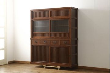中古　美品　上品なデザインが和モダンなお部屋に取り入れやすい欅(ケヤキ)材と栗材の重ね水屋箪笥(キャビネット、収納棚、戸棚、食器棚、カップボード)(定価推定約100万円)(R-060456)