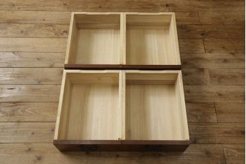 中古　美品　上品なデザインが和モダンなお部屋に取り入れやすい欅(ケヤキ)材と栗材の重ね水屋箪笥(キャビネット、収納棚、戸棚、食器棚、カップボード)(定価推定約100万円)(R-060456)