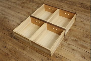 中古　美品　上品なデザインが和モダンなお部屋に取り入れやすい欅(ケヤキ)材と栗材の重ね水屋箪笥(キャビネット、収納棚、戸棚、食器棚、カップボード)(定価推定約100万円)(R-060456)
