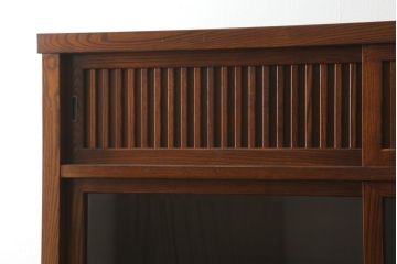 中古　美品　上品なデザインが和モダンなお部屋に取り入れやすい欅(ケヤキ)材と栗材の重ね水屋箪笥(キャビネット、収納棚、戸棚、食器棚、カップボード)(定価推定約100万円)(R-060456)