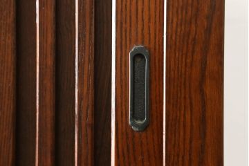 中古　美品　上品なデザインが和モダンなお部屋に取り入れやすい欅(ケヤキ)材と栗材の重ね水屋箪笥(キャビネット、収納棚、戸棚、食器棚、カップボード)(定価推定約100万円)(R-060456)