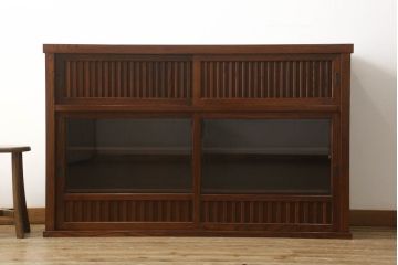 中古　美品　上品なデザインが和モダンなお部屋に取り入れやすい欅(ケヤキ)材と栗材の水屋箪笥サイドボード(サイドキャビネット、収納棚、戸棚、食器棚、カップボード、陳列棚、飾り棚)(R-060457)