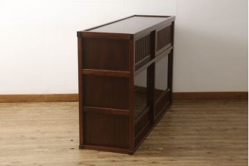 中古　美品　上品なデザインが和モダンなお部屋に取り入れやすい欅(ケヤキ)材と栗材の水屋箪笥サイドボード(サイドキャビネット、収納棚、戸棚、食器棚、カップボード、陳列棚、飾り棚)(R-060457)