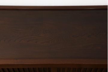 中古　美品　上品なデザインが和モダンなお部屋に取り入れやすい欅(ケヤキ)材と栗材の水屋箪笥サイドボード(サイドキャビネット、収納棚、戸棚、食器棚、カップボード、陳列棚、飾り棚)(R-060457)