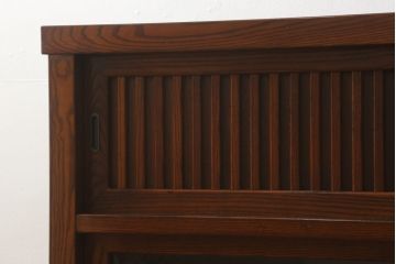 中古　美品　上品なデザインが和モダンなお部屋に取り入れやすい欅(ケヤキ)材と栗材の水屋箪笥サイドボード(サイドキャビネット、収納棚、戸棚、食器棚、カップボード、陳列棚、飾り棚)(R-060457)