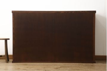 中古　美品　上品なデザインが和モダンなお部屋に取り入れやすい欅(ケヤキ)材と栗材の水屋箪笥サイドボード(サイドキャビネット、収納棚、戸棚、食器棚、カップボード、陳列棚、飾り棚)(R-060457)