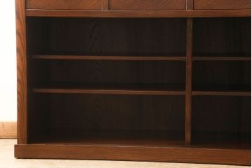 中古　美品　上品なデザインが和モダンなお部屋に取り入れやすい欅(ケヤキ)材と栗材の水屋箪笥サイドボード(サイドキャビネット、収納棚、戸棚、食器棚、カップボード)(R-060458)