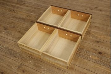 中古　美品　上品なデザインが和モダンなお部屋に取り入れやすい欅(ケヤキ)材と栗材の水屋箪笥サイドボード(サイドキャビネット、収納棚、戸棚、食器棚、カップボード)(R-060458)