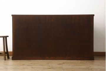 中古　美品　上品なデザインが和モダンなお部屋に取り入れやすい欅(ケヤキ)材と栗材の水屋箪笥サイドボード(サイドキャビネット、収納棚、戸棚、食器棚、カップボード)(R-060458)